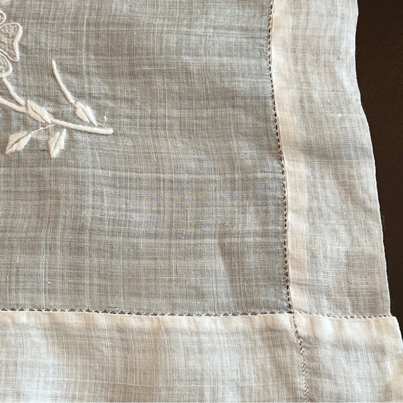 Large 30x32 white embroidered w cutout center fine linen table centerpiece Vtg - Picture 6 of 11